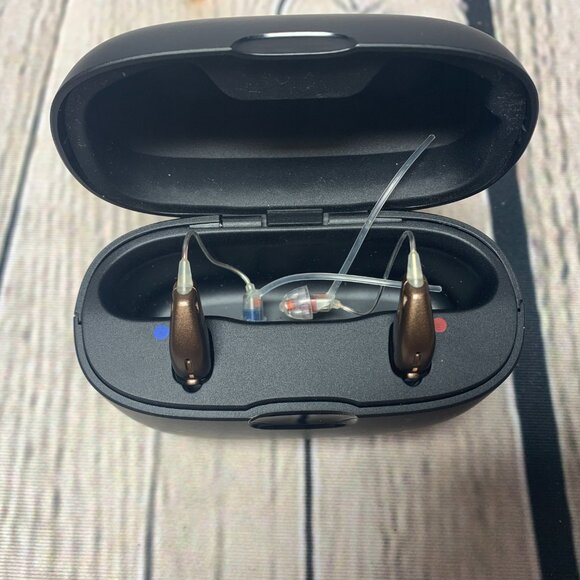 OTICON More 1 Hearing Aids w/Rechargable Case RIC - Picture 2 of 10